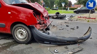Motorrijder met spoed naar het ziekenhuis na zwaar ongeval in Langeveen