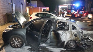 Auto mogelijk in brand gestoken in Nijverdal, politie doet onderzoek