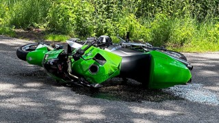 Motorrijder gewond na aanrijding met automobilist in Rossum