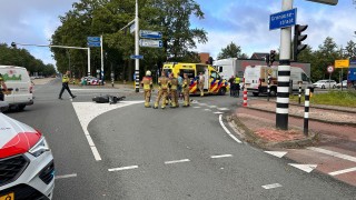 Ernstige aanrijding vrachtwagen met scooter in Enschede