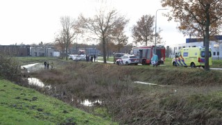 Automobilist raakt te water met auto in Nijverdal