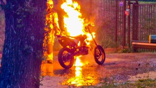 Crossmotor gaat in vlammen op in Hengelo