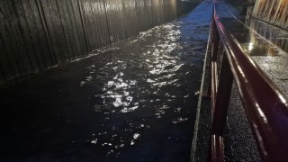 Tunnelbak onder water na hevige regenbui in Borne