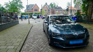 Taxi en brommerrijder botsten in Enschede, Hengelosestraat afgesloten