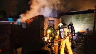 Schuur gaat in vlammen op achter woning in Nijverdal