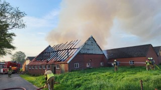 Boerenschuur verwoest door brand in Harbrinkhoek