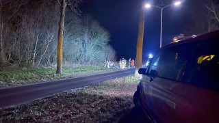 Auto op de kop in de sloot bij ongeval in Hengelo