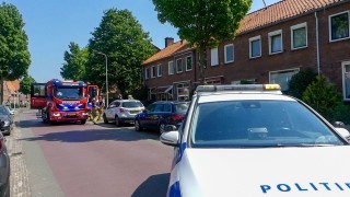 Brandweer blust brand op bovenverdieping in Enschede