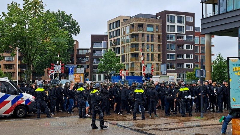 Supporters weggestuurd uit Enschede.