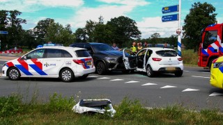Twee gewonden bij aanrijding in Hellendoorn