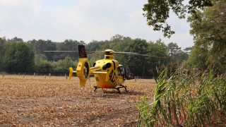 Man valt van ladder in Delden, traumahelikopter opgeroepen