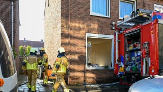 Brand na explosie in woning Almelo, slachtoffer per traumahelikopter naar Groningen