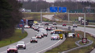 Verkeershinder door aanrijding op de A35 bij Enschede