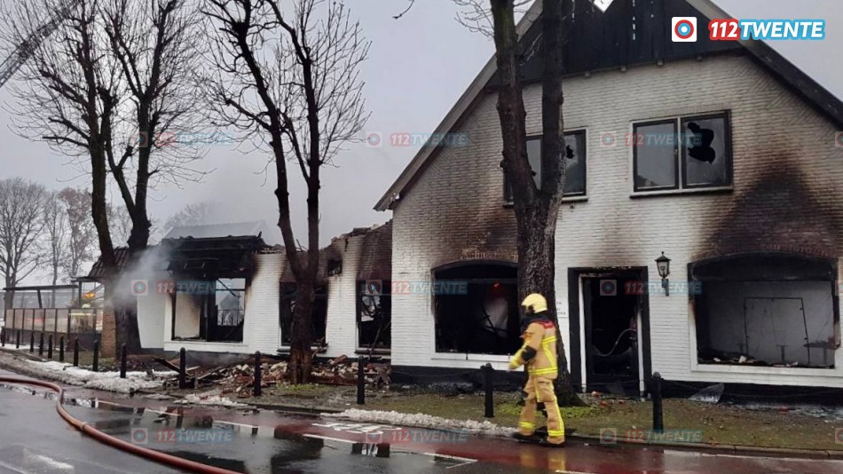 Zeer grote brand Geesteren: restaurant totaal verwoest, onderzoek naar oorzaak