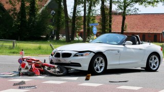 Motorrijder gewond na aanrijding in Fleringen