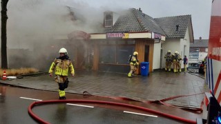 Brand bij snackbar in Tubbergen, veel rookontwikkeling