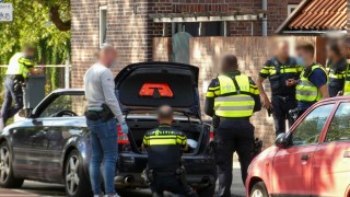 Vier aanhoudingen bij massale politieactie in Enschede