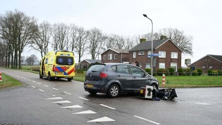 Postbezorger gewond bij aanrijding in Vriezenveen