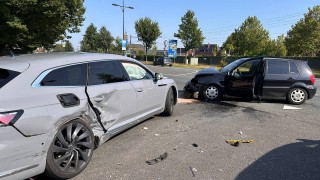 Auto's botsen op kruising in Rijssen