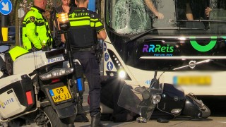 Stadsbus en scooter botsen in Enschede