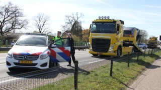 Auto's botsen op de N35 bij Wierden, weg tijdelijk dicht