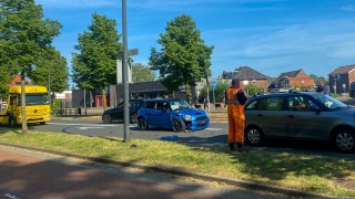 Vier auto's botsen op de Oldenzaalsestraat in Hengelo