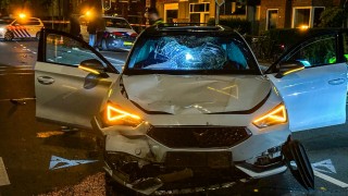 16-jarige jongen geschept door auto in Enschede, automobilist mogelijk gevlucht