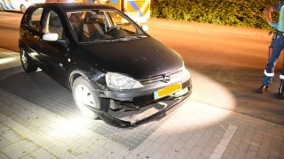 Automobilist ramt geparkeerde auto in Almelo en wordt aangehouden