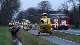 Ernstige aanrijding op de N342 bij Deurningen, traumahelikopter opgeroepen
