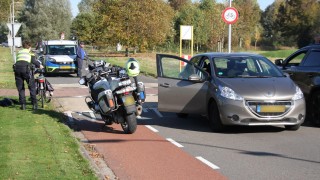 Fietser geschept door auto in Wierden