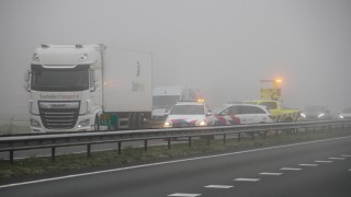 Drie auto's botsen op de N36 bij Vriezenveen, &eacute;&eacute;n persoon gewond