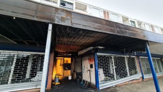Schade aan flatgebouw in Enschede bij daglicht zichtbaar