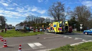 Frontale aanrijding op de N35 bij Wierden, traumahelikopter opgeroepen