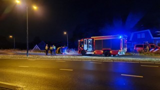 Auto op de kant bij ongeval in Enschede