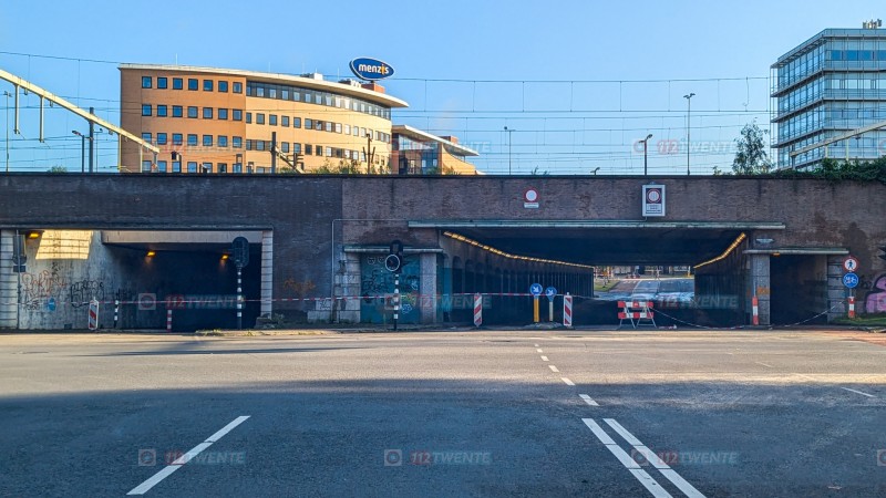 Extreme wateroverlast in Twente: Prinsessetunnel Enschede maandagmorgen nog afgesloten