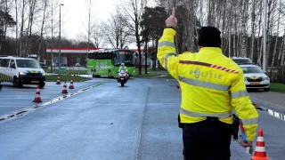 Grote verkeerscontrole op de A1 bij Oldenzaal tegen mobiel banditisme