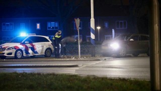 Auto botst op paal in Oldenzaal