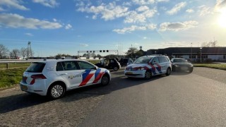 Politie achtervolgt gestolen auto op de A1, bestuurder aangehouden
