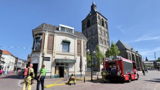 Frituur van cafetaria vat vlam in Oldenzaal, deel centrum tijdelijk afgezet
