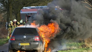 Auto volledig uitgebrand in Rijssen