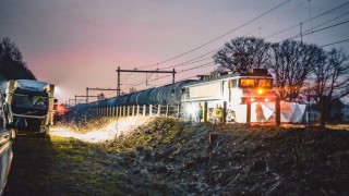 21-jarige man uit Hengelo overleden bij aanrijding met trein in Zenderen