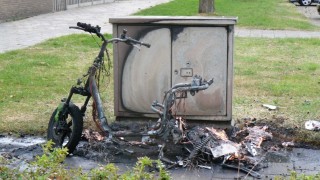 Twee scooters in brand gestoken in Almelo